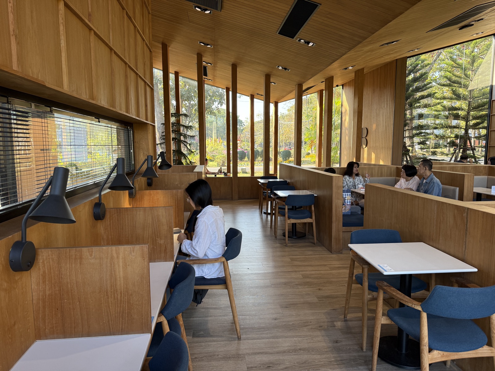 Internal view with working desks