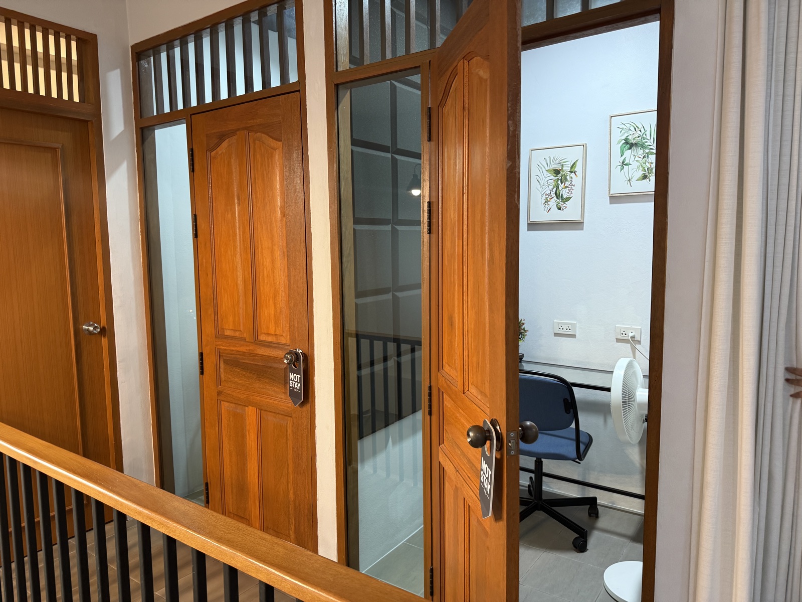 Private rooms for meetings