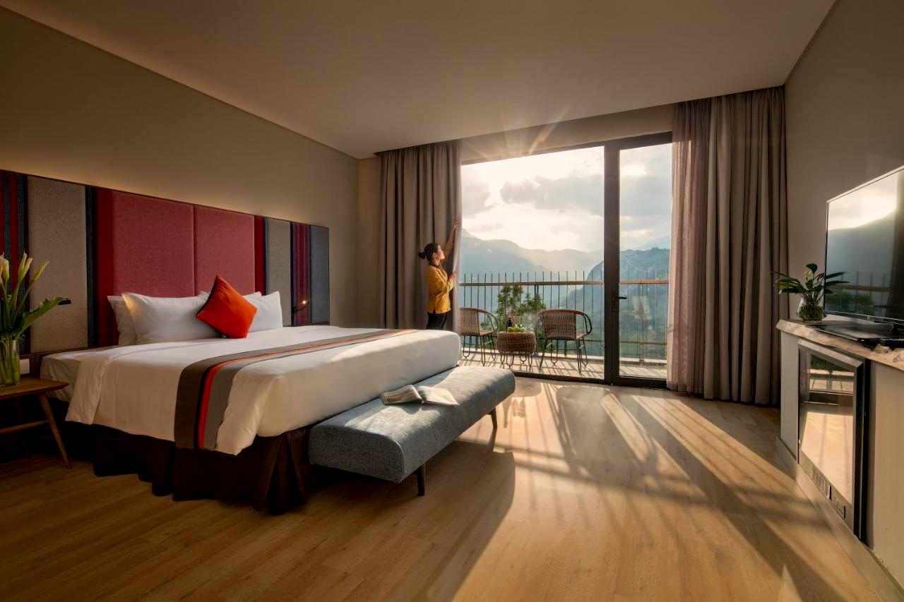 5-Star Mountain Resort