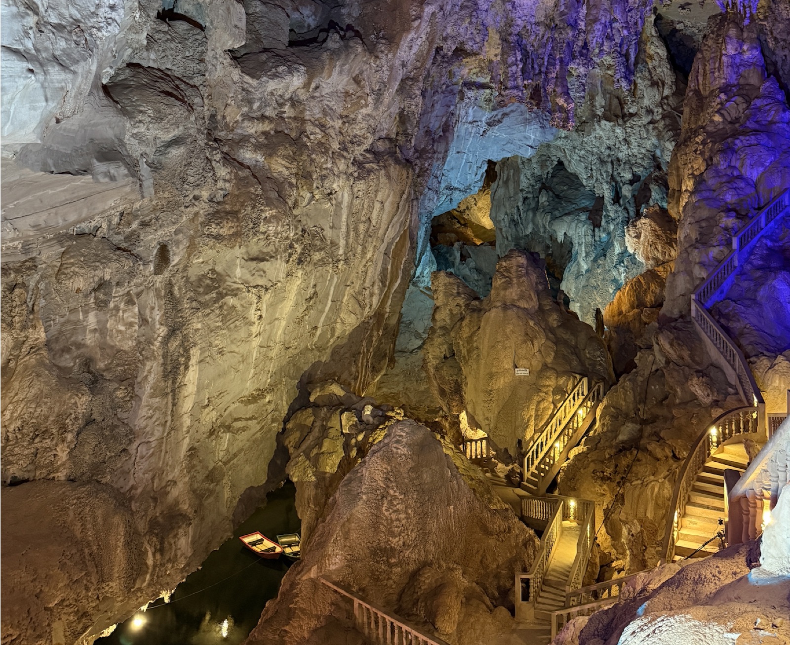 Tham Nang Ene Cave